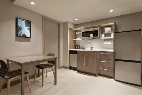 home2 suites by hilton chicago river north