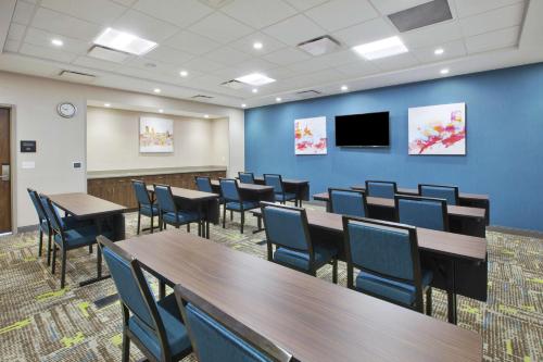 hampton inn and suites grandville grand rapids south