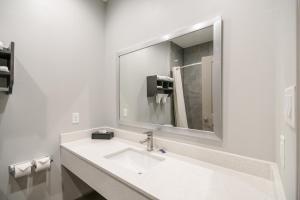 americas best value inn and suites northeast houston i 610