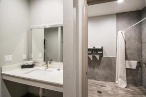 americas best value inn and suites northeast houston i 610
