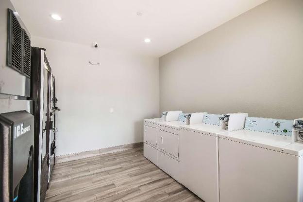 americas best value inn and suites northeast houston i 610