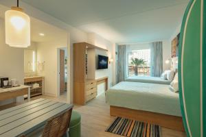 universals endless summer resort dockside inn and suites