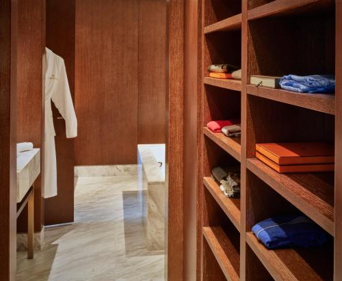 waldorf astoria dubai international financial centre