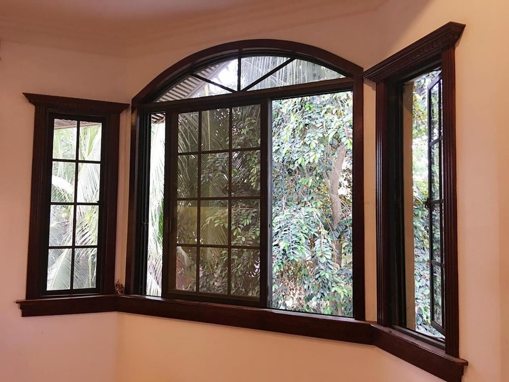 spinning cat hostel adults only