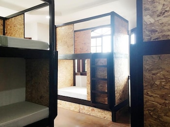 spinning cat hostel adults only