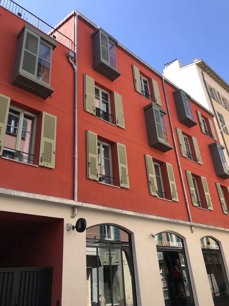 labeille boutique apartments