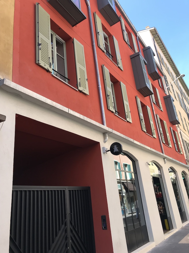 labeille boutique apartments