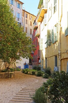 labeille boutique apartments