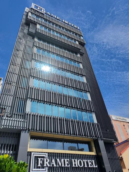 frame hotel