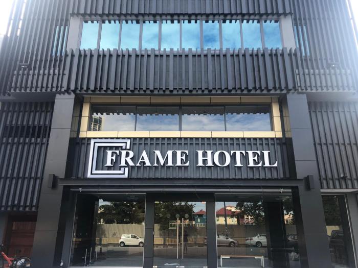 frame hotel