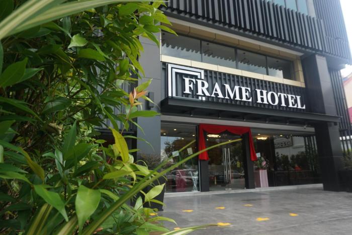 frame hotel