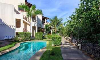 tropical gardens suites and apartments