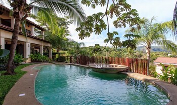 tropical gardens suites and apartments