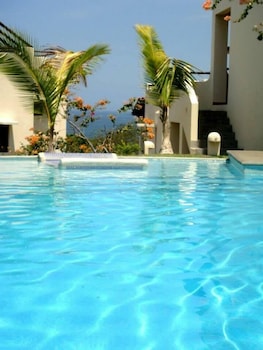 tropical gardens suites and apartments