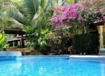 tropical gardens suites and apartments