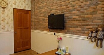 sunny forest homestay