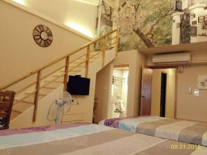 sunny forest homestay