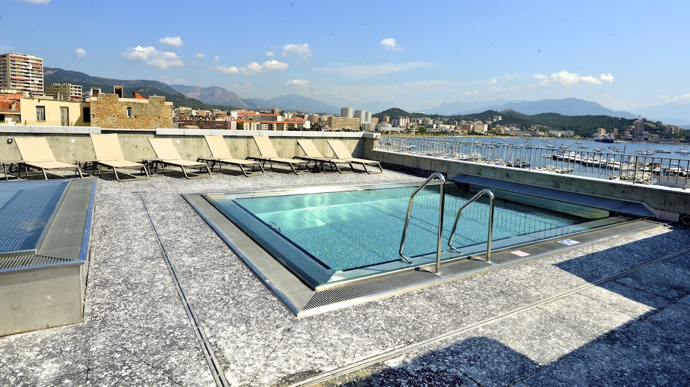 ibis styles ajaccio napoleon