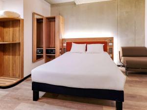 ibis styles ajaccio napoleon