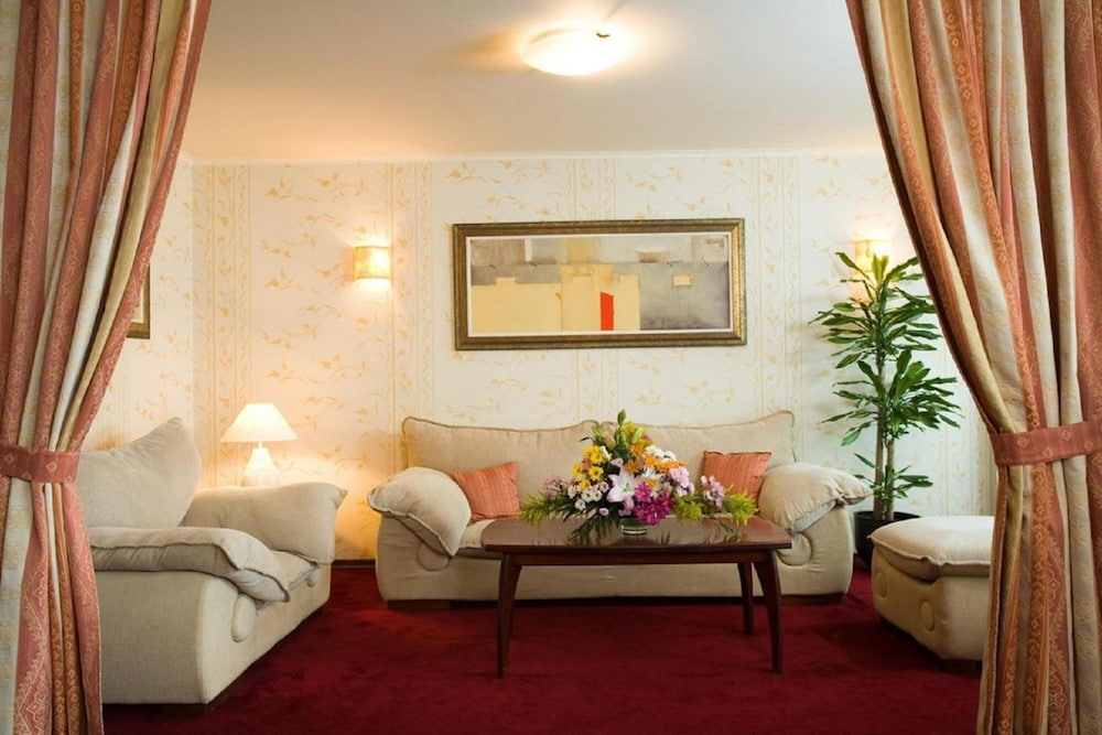 hotel capitol
