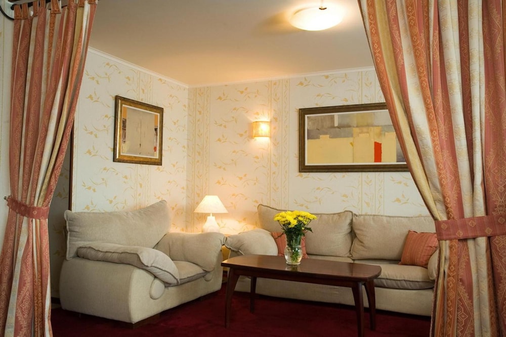 hotel capitol