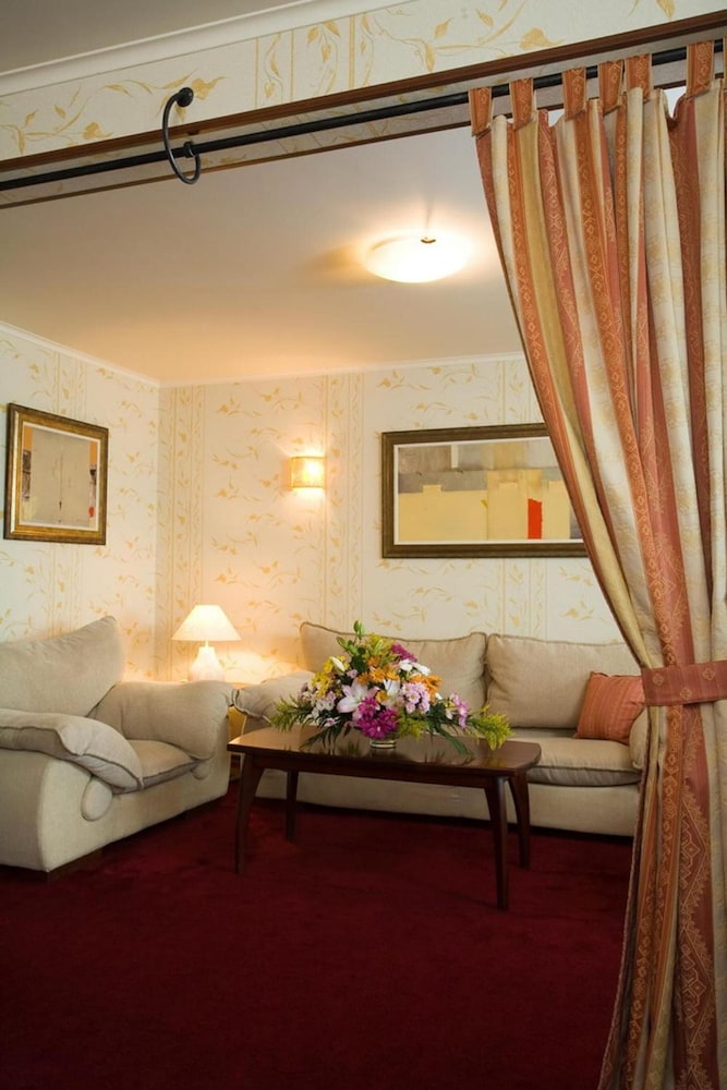 hotel capitol