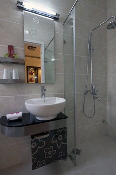 rising dragon legend hotel