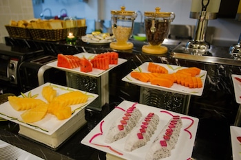 rising dragon legend hotel