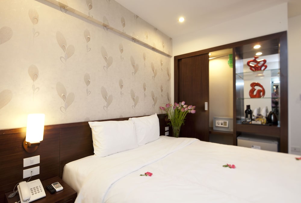 rising dragon legend hotel