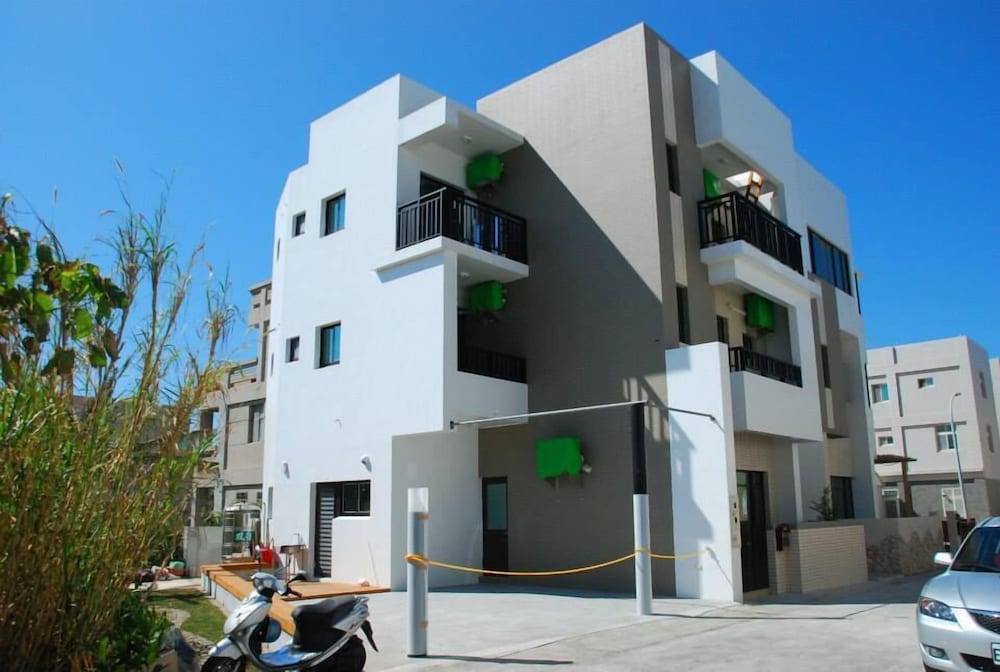 lucky bear guesthouse