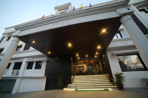 four season recreation hotel and spa