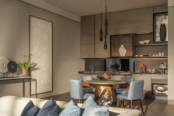 four seasons hotel bangkok at chao phraya river