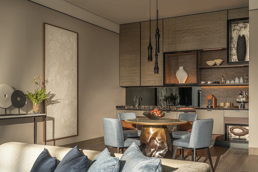 four seasons hotel bangkok at chao phraya river