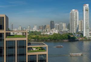 four seasons hotel bangkok at chao phraya river