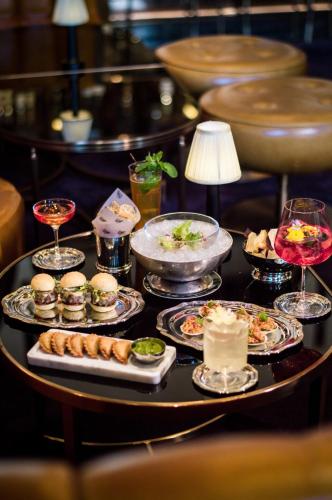 four seasons hotel bangkok at chao phraya river