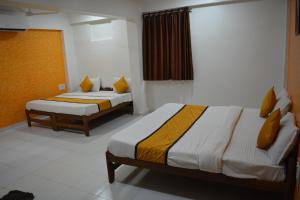 hotel runway inn