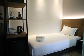 roxy hotel padungan