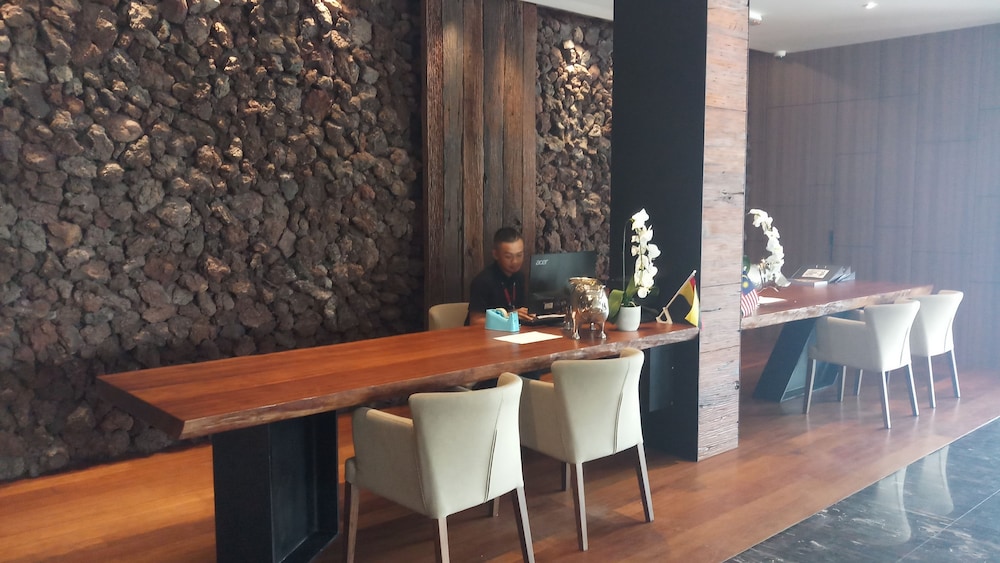 roxy hotel padungan