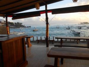 dmuncuk huts lembongan