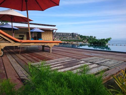 dmuncuk huts lembongan