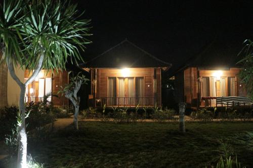 dmuncuk huts lembongan
