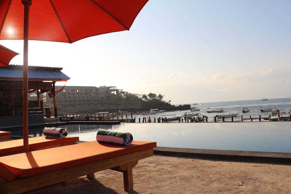 dmuncuk huts lembongan