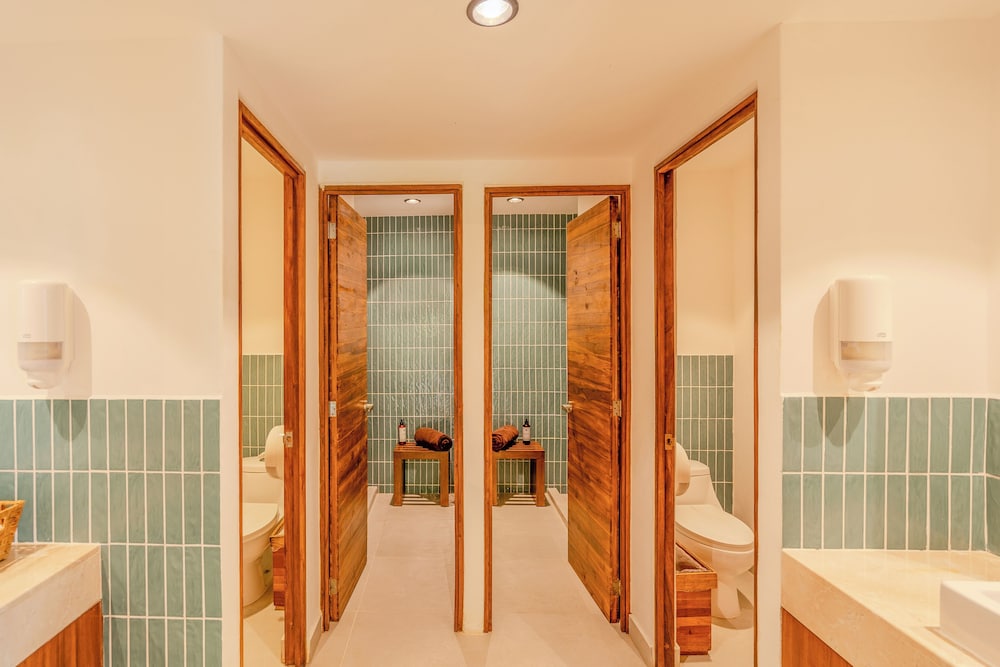 nomads hotel hostel and beach club