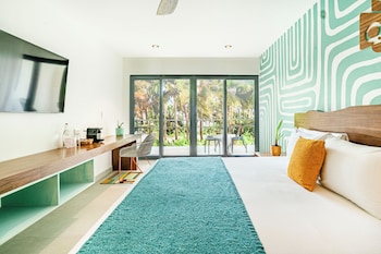 nomads hotel hostel and beach club