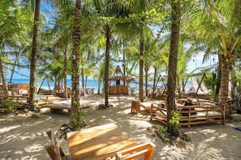 nomads hotel hostel and beach club