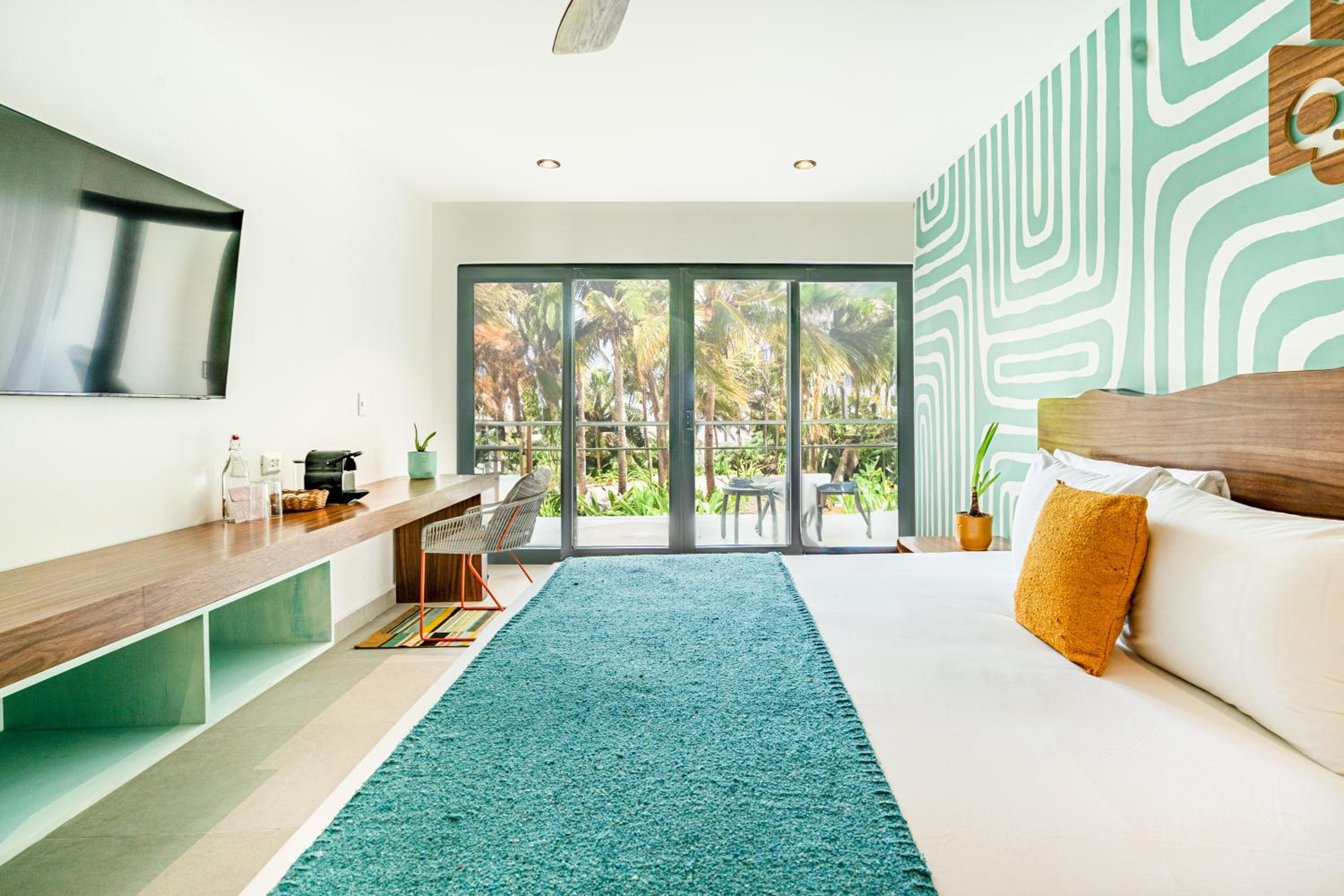 nomads hotel hostel and beach club