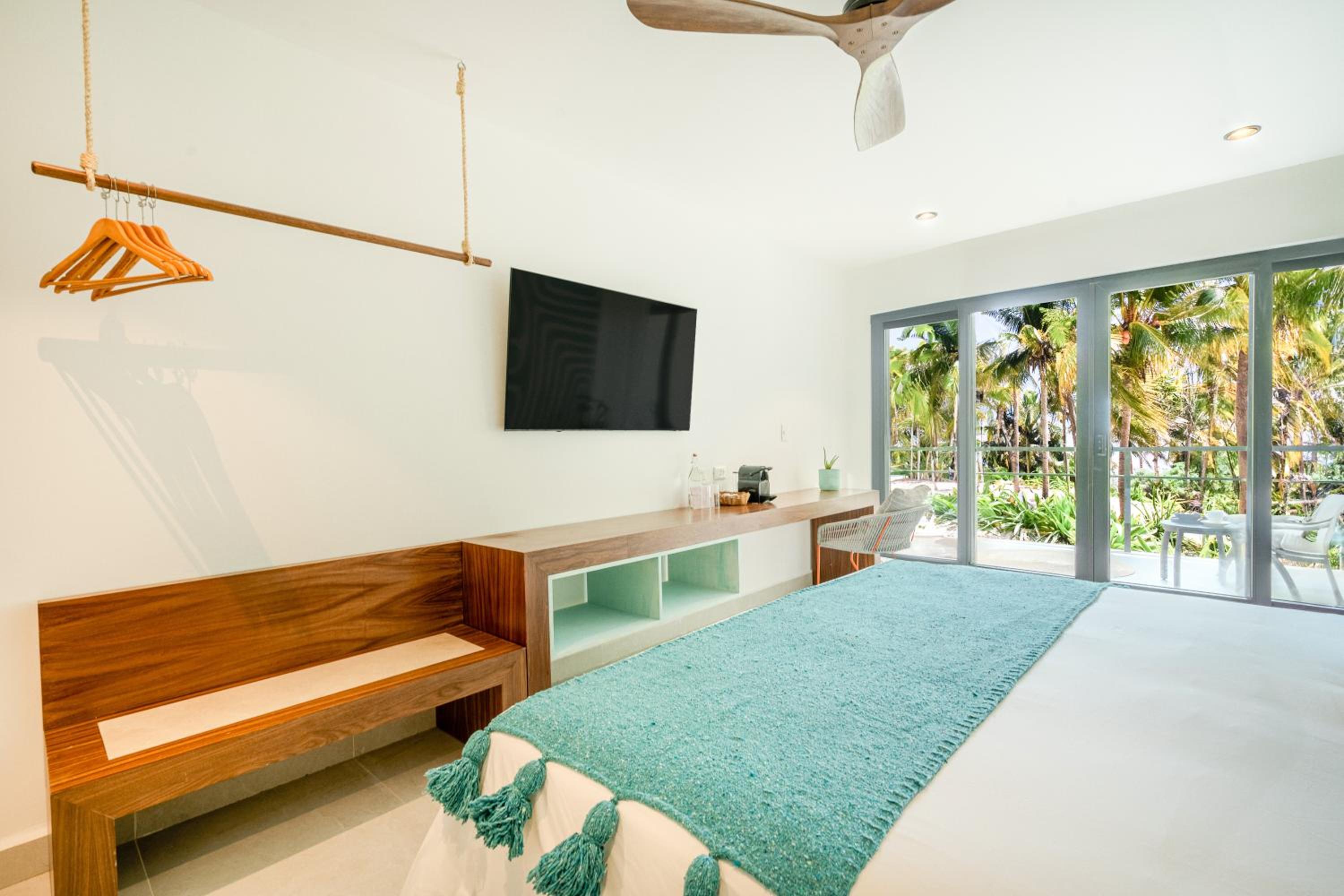 nomads hotel hostel and beach club
