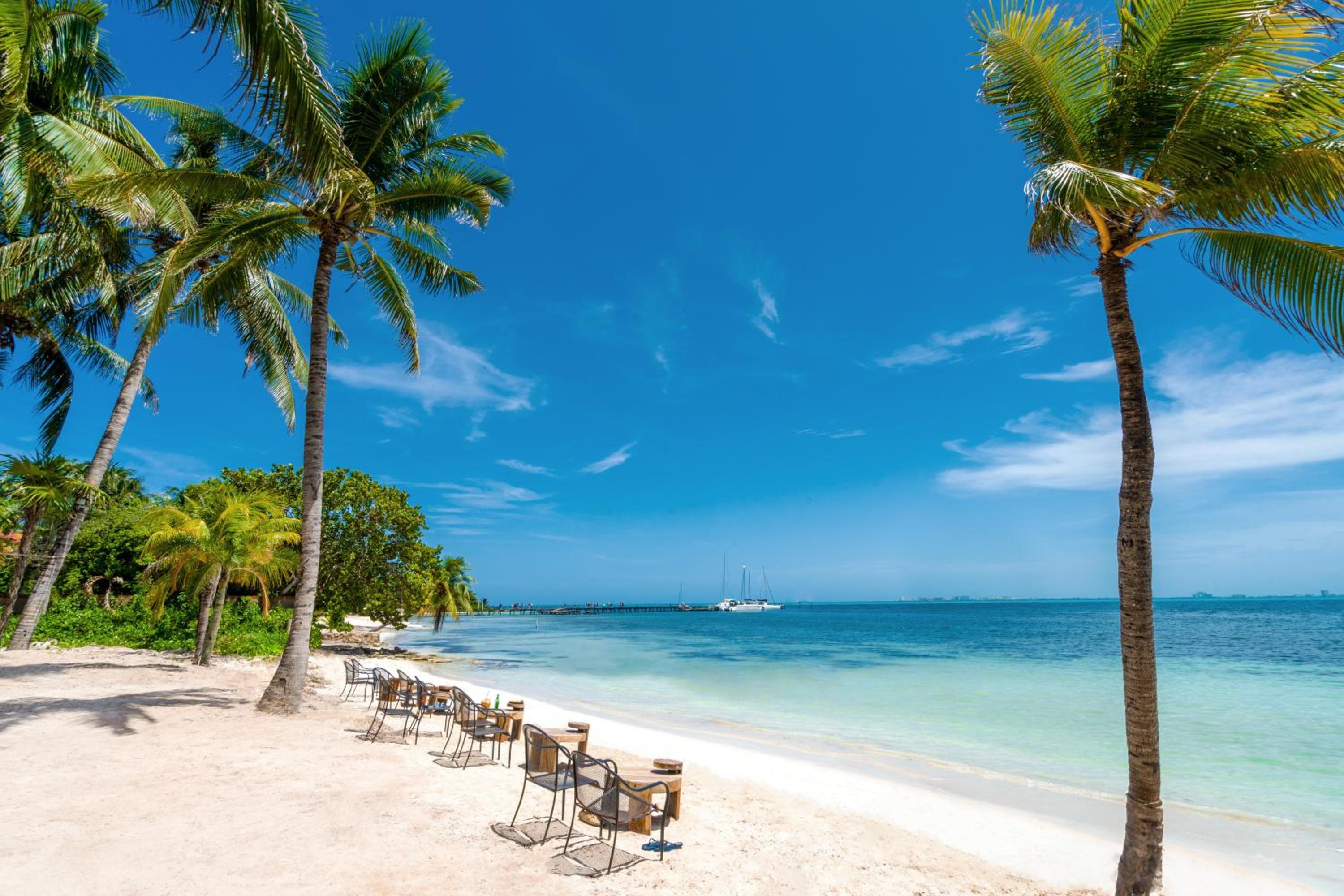 nomads hotel hostel and beach club