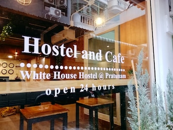 white house hostel