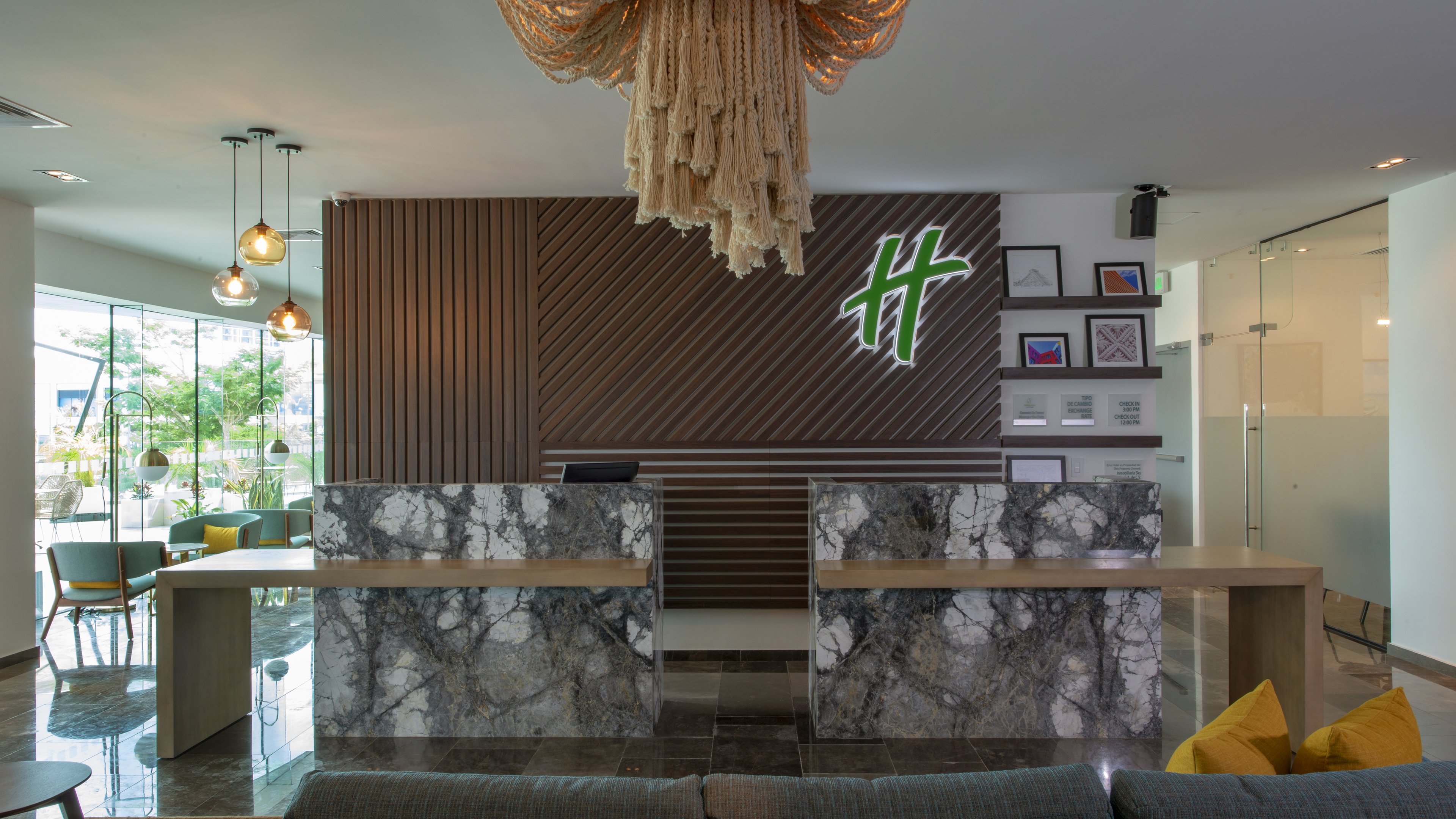 holiday inn and suites merida la isla